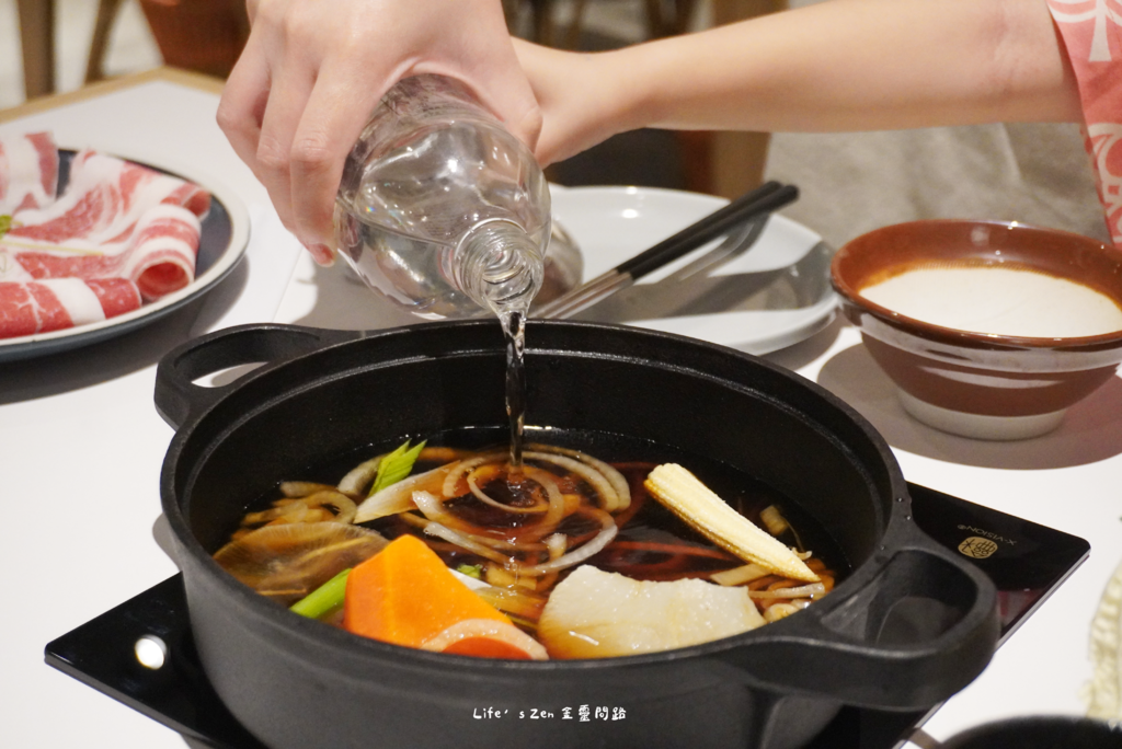 汐止文青·質感火鍋店《小山丘自然系火鍋 汐科店》，走進芬多精的世界、食材新鮮好吃、燈光美氣氛佳36.png