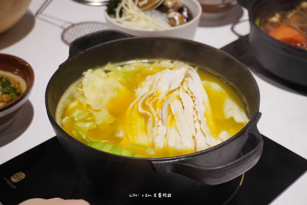 汐止文青·質感火鍋店《小山丘自然系火鍋 汐科店》，走進芬多精的世界、食材新鮮好吃、燈光美氣氛佳27.png