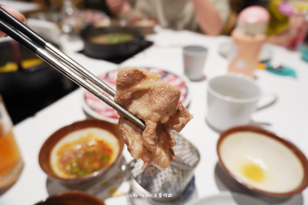 汐止文青·質感火鍋店《小山丘自然系火鍋 汐科店》，走進芬多精的世界、食材新鮮好吃、燈光美氣氛佳18.png