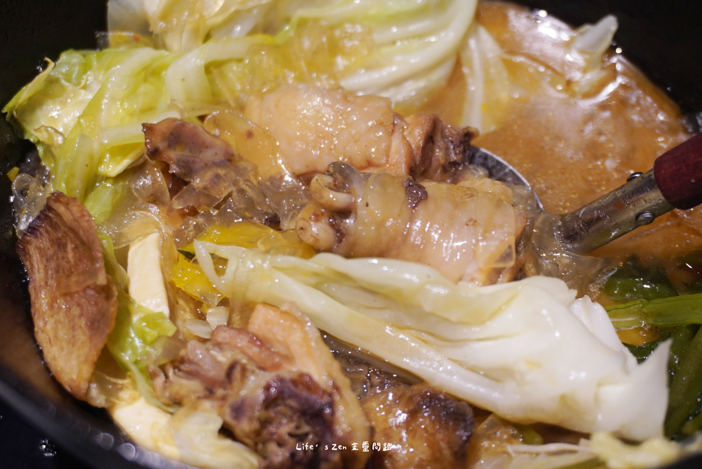 汐止文青·質感火鍋店《小山丘自然系火鍋 汐科店》，走進芬多精的世界、食材新鮮好吃、燈光美氣氛佳17.png