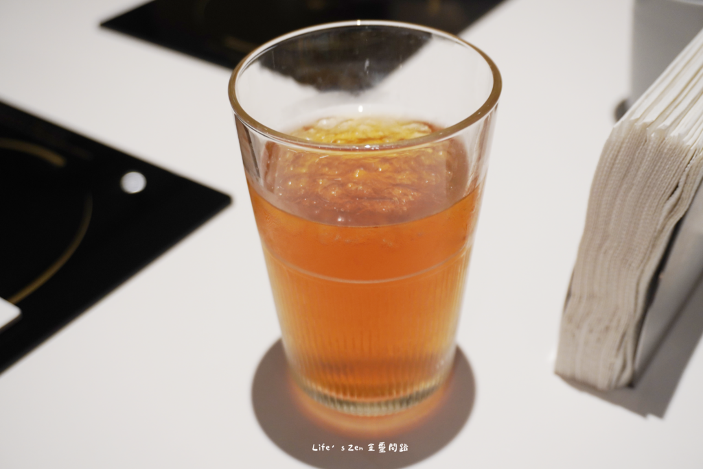 汐止文青·質感火鍋店《小山丘自然系火鍋 汐科店》，走進愛上這種食材新鮮好吃、燈光美氣氛佳的感覺！.png