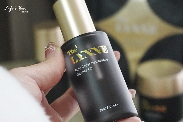 質感開箱｜方文琳個人品牌保養品「The Lynne」沉靜雪松系列禮盒12.png