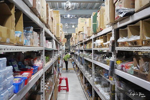 生活百貨批發工廠划算去哪裡找?新北汐止五花八門生活百貨批發倉庫,琳瑯滿目標價再7折.附設停車場13.png 生活百貨批發工廠划算去哪裡找?新北汐止五花八門生活百貨批發倉庫,琳瑯滿目標價再7折.附設停車場13.png