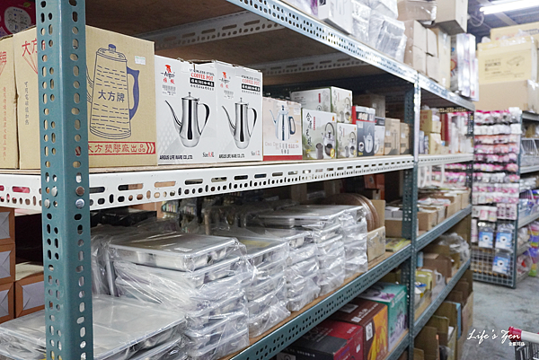 生活百貨批發工廠划算去哪裡找?新北汐止五花八門生活百貨批發倉庫,琳瑯滿目標價再7折.附設停車場23.png 生活百貨批發工廠划算去哪裡找?新北汐止五花八門生活百貨批發倉庫,琳瑯滿目標價再7折.附設停車場23.png