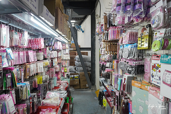 生活百貨批發工廠划算去哪裡找?新北汐止五花八門生活百貨批發倉庫,琳瑯滿目標價再7折.附設停車場57.png 生活百貨批發工廠划算去哪裡找?新北汐止五花八門生活百貨批發倉庫,琳瑯滿目標價再7折.附設停車場57.png