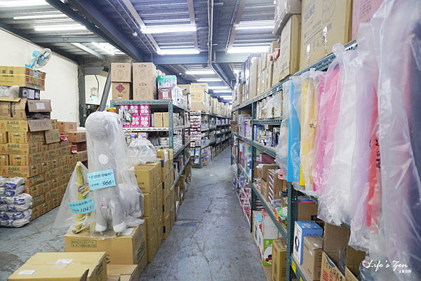 生活百貨批發工廠划算去哪裡找?新北汐止五花八門生活百貨批發倉庫,琳瑯滿目標價再7折.附設停車場68.png 生活百貨批發工廠划算去哪裡找?新北汐止五花八門生活百貨批發倉庫,琳瑯滿目標價再7折.附設停車場68.png