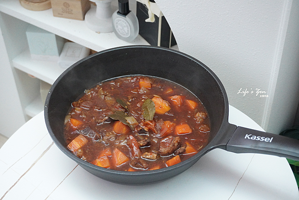 開箱｜韓國Kassel 鑽石超導熱不沾輕炒鍋28cm｜美味料理燉牛肉分享7.png