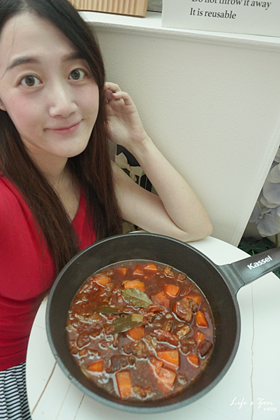 開箱｜韓國Kassel 鑽石超導熱不沾輕炒鍋28cm｜美味料理燉牛肉分享2.png