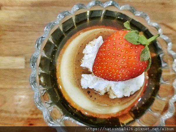 |台灣·基隆|貓町咖啡·巷弄裡的咖啡香·創意吉古拉串多汁熱狗