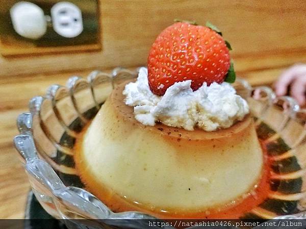 |台灣·基隆|貓町咖啡·巷弄裡的咖啡香·創意吉古拉串多汁熱狗