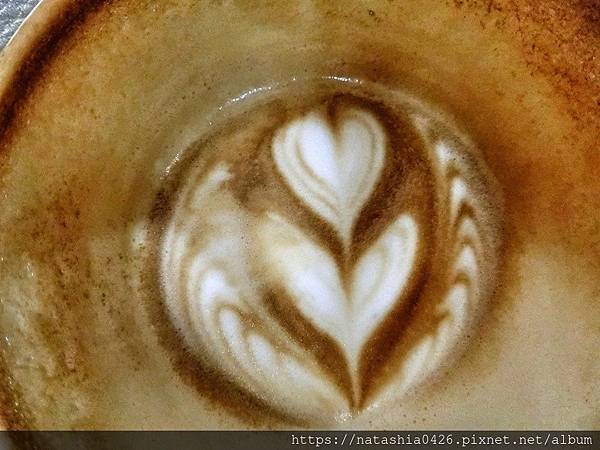 |台灣·基隆|貓町咖啡·巷弄裡的咖啡香·創意吉古拉串多汁熱狗