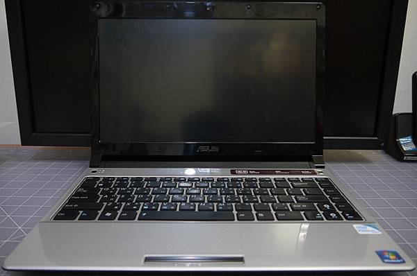 Asus UL30A-6.JPG