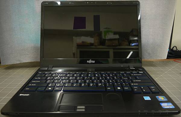 Fujitsu SH572鏡面螢幕筆記型電腦