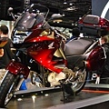 Honda NT700V紅色三箱.jpg