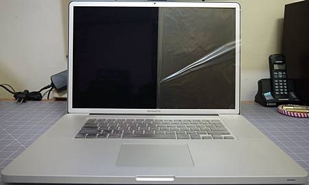 Apple 17" Macbook pro 霧面版