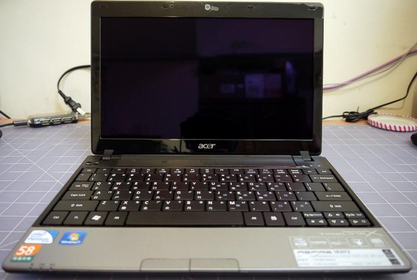 Acer 1830T-10.JPG