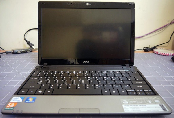 Acer 1830T-8.JPG