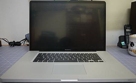 Apple 17" Macbook pro 鏡面版