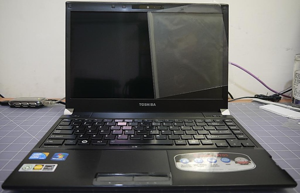 Toshiba  R705-3.JPG