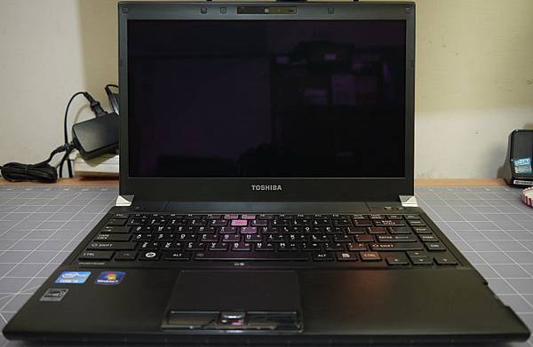 Toshiba R830