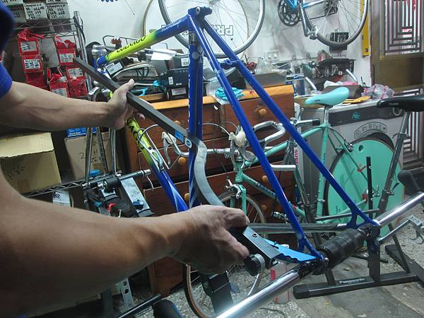 COLNAGO 車架校正-7.JPG