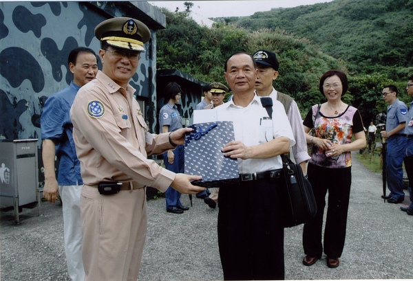 學生時代的回憶 巫中榮提供 58年班同學會 海軍司令王立申上將與巫中榮同 Jpg Navyacademy58的相簿 痞客邦