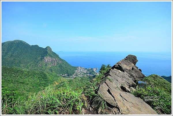 新北 走進金瓜石的任意門 上篇 勸濟堂 哈巴狗岩 復興山 黄金三洞 牛伏礦體 無耳茶壺山o形part1 當白雲飄進藍天