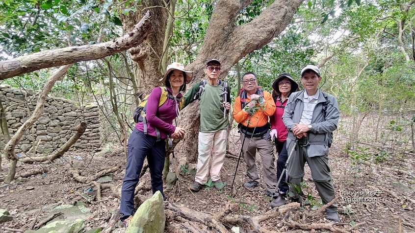 巨榕石厝-小尖石山 (10).jpg