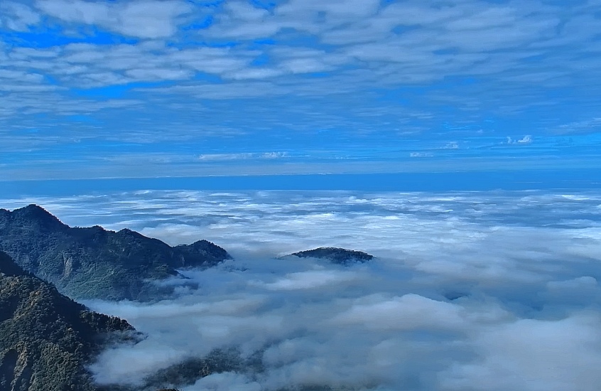 隙頂雲海.jpg