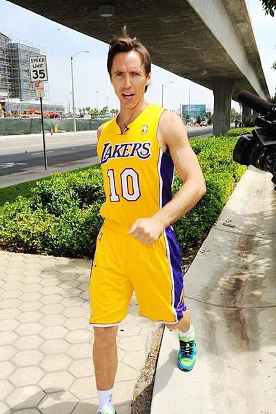 我不得不說這張高速公路下的步行圖太local了