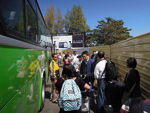 11-Dec Shuttle bus to Kratie.JPG