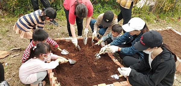 20200320朝陽學生協助建立種植區_200415_0041.jpg