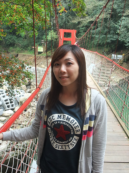松瀧岩瀑布前的吊橋