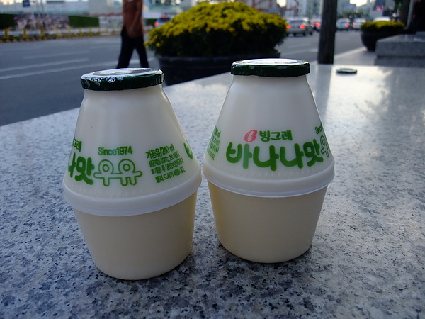 到韓國必喝的東西…香蕉牛奶…好喝!
