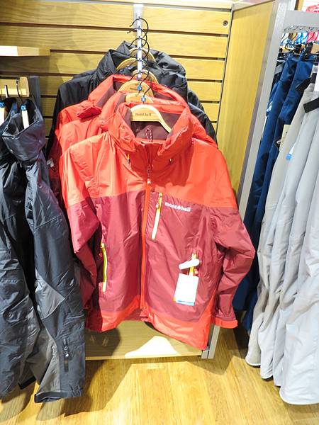 日本買montbell 化纖外套