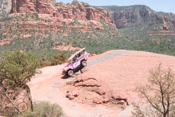 沒想到 Jeep 還真的能爬陡坡