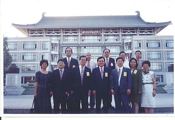 廖昭昌參觀北京大學圖書館