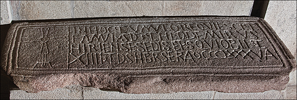 西班牙聖地亞哥德孔波斯特拉,古墓中可能是主教本人 西班牙聖地亞哥德孔波斯特拉,古墓中可能是主教本人