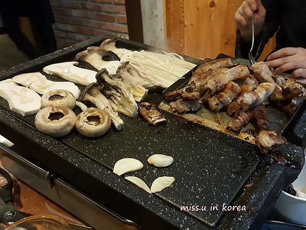 河南烤肉店 五花肉專賣店 新設洞店 河南烤肉店 五花肉專賣店 新設洞店