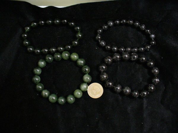 綠髮晶 、黑髮晶手鍊    （色澤對比）