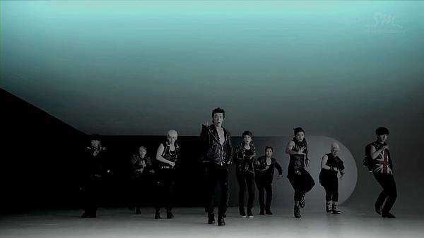 Super Junior_Sexy, Free andamp; Single_Music Video.mp4_000032866