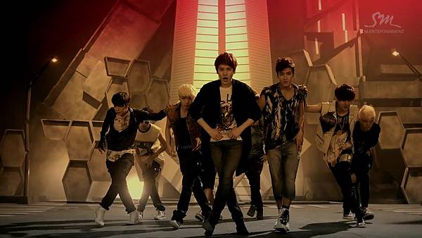 Super Junior_Sexy, Free andamp; Single_Music Video.mp4_000037537