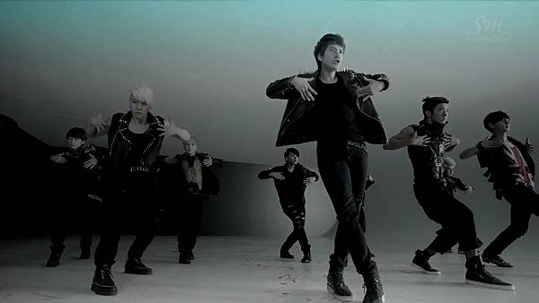 Super Junior_Sexy, Free andamp; Single_Music Video.mp4_000040206