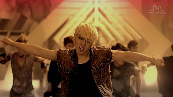 Super Junior_Sexy, Free andamp; Single_Music Video.mp4_000049883