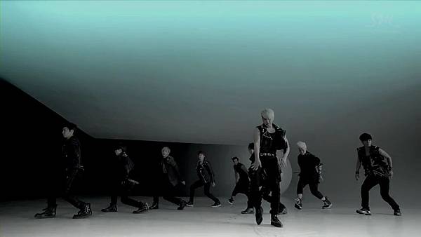 Super Junior_Sexy, Free andamp; Single_Music Video.mp4_000048882