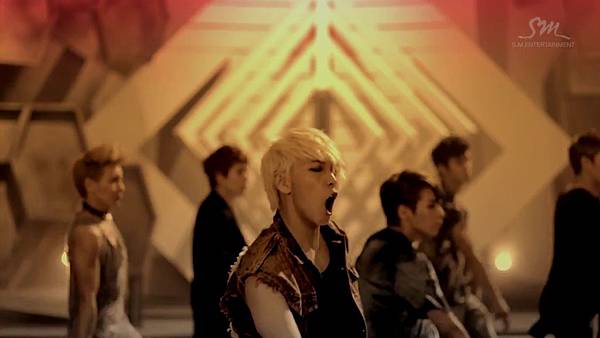 Super Junior_Sexy, Free andamp; Single_Music Video.mp4_000050216