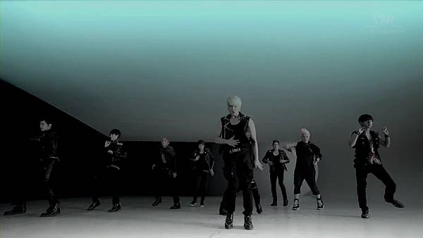 Super Junior_Sexy, Free andamp; Single_Music Video.mp4_000048214