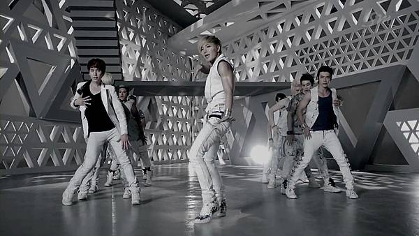 Super Junior_Sexy, Free andamp; Single_Music Video.mp4_000139305