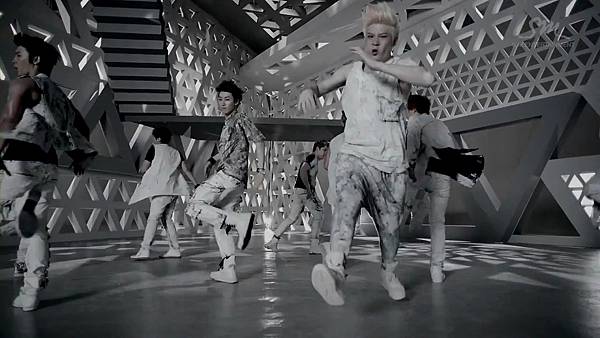 Super Junior_Sexy, Free andamp; Single_Music Video.mp4_000153987