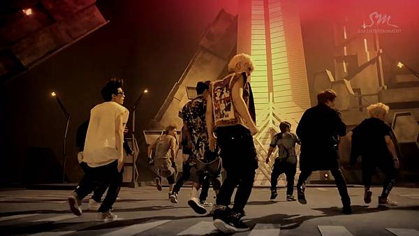 Super Junior_Sexy, Free andamp; Single_Music Video.mp4_000222055